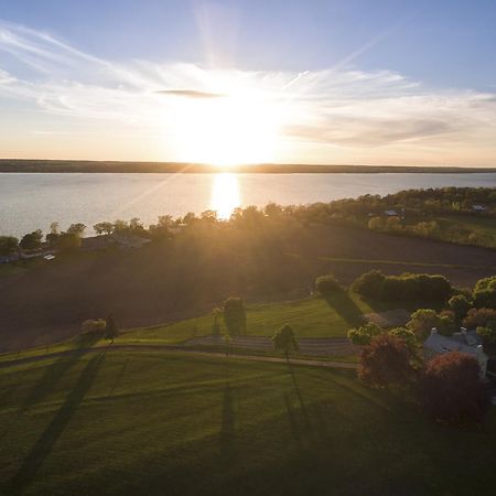 Yale Manor B&B & Yurt Glamping エクステリア 写真