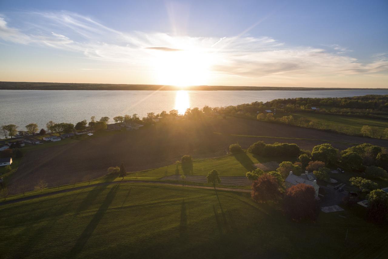 Yale Manor B&B & Yurt Glamping エクステリア 写真