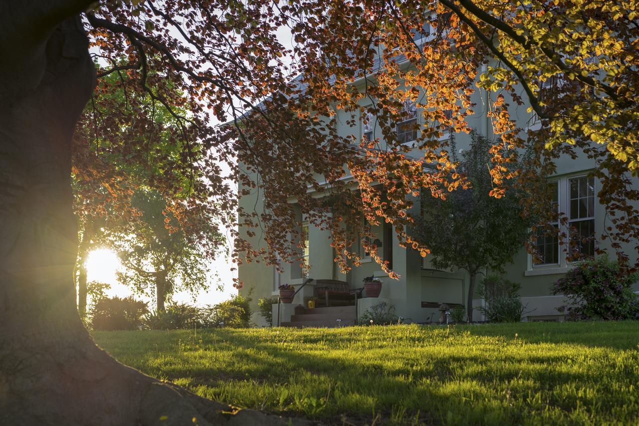 Yale Manor B&B & Yurt Glamping エクステリア 写真