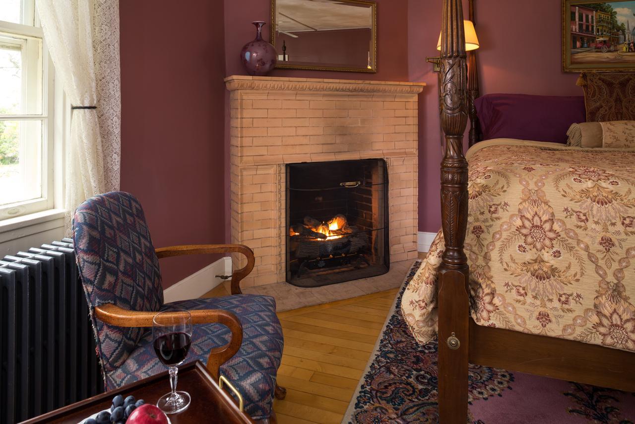 Yale Manor B&B & Yurt Glamping エクステリア 写真