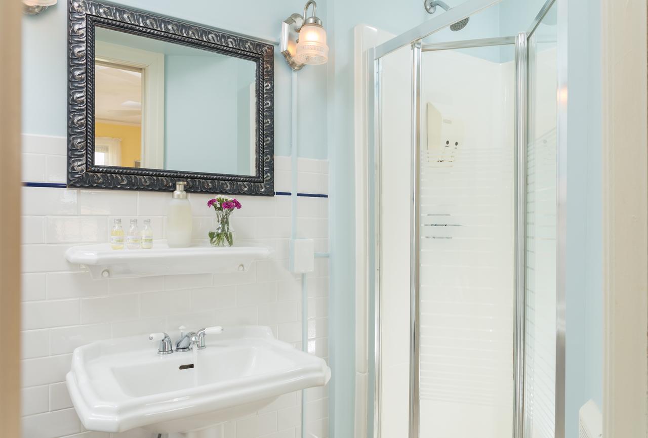 Yale Manor B&B & Yurt Glamping エクステリア 写真