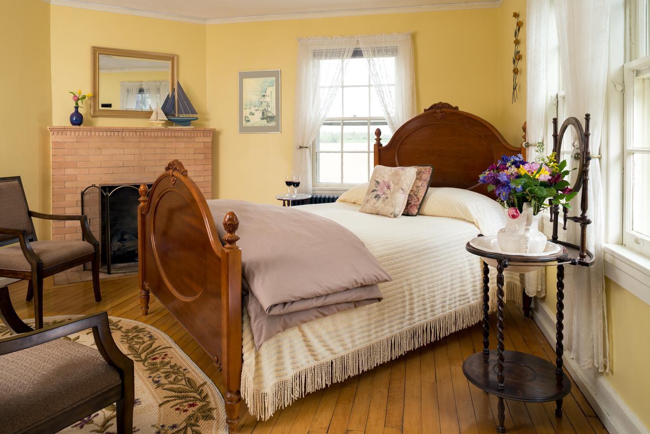 Yale Manor B&B & Yurt Glamping エクステリア 写真