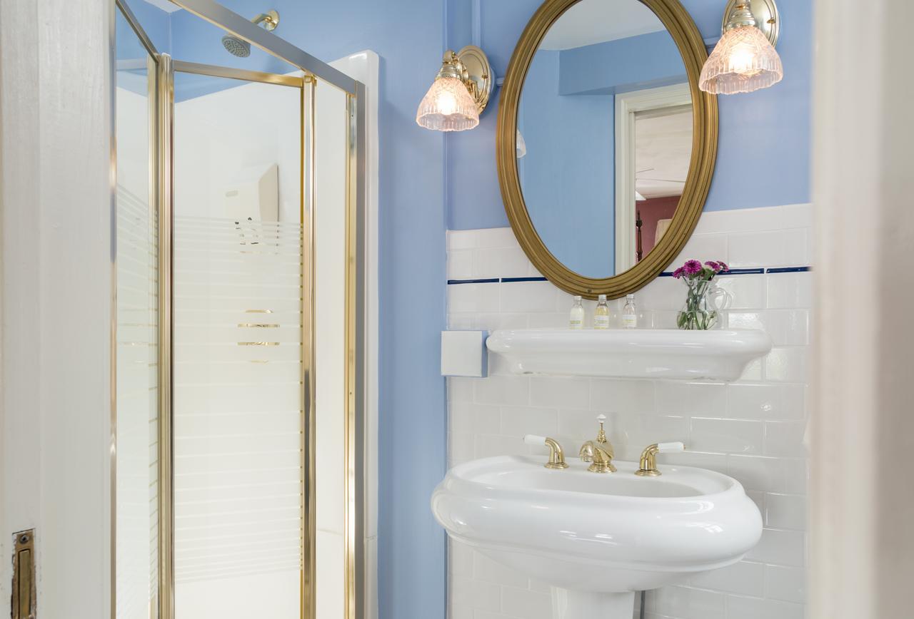 Yale Manor B&B & Yurt Glamping エクステリア 写真
