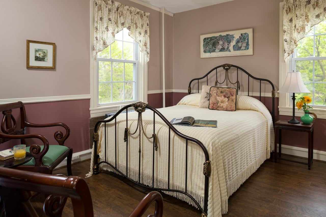 Yale Manor B&B & Yurt Glamping エクステリア 写真